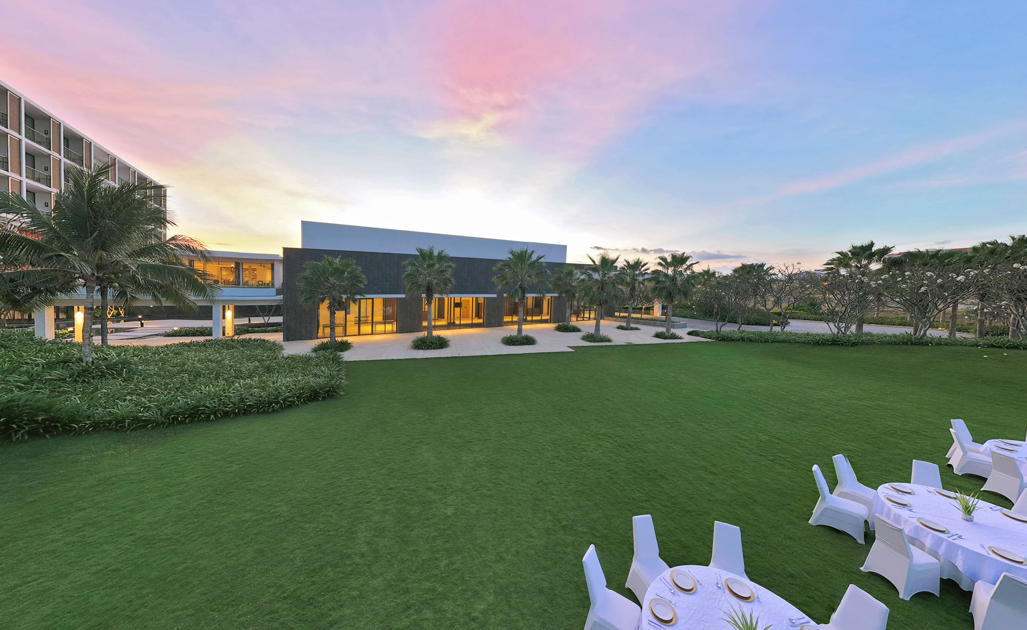 Outdoor Banquet – Night